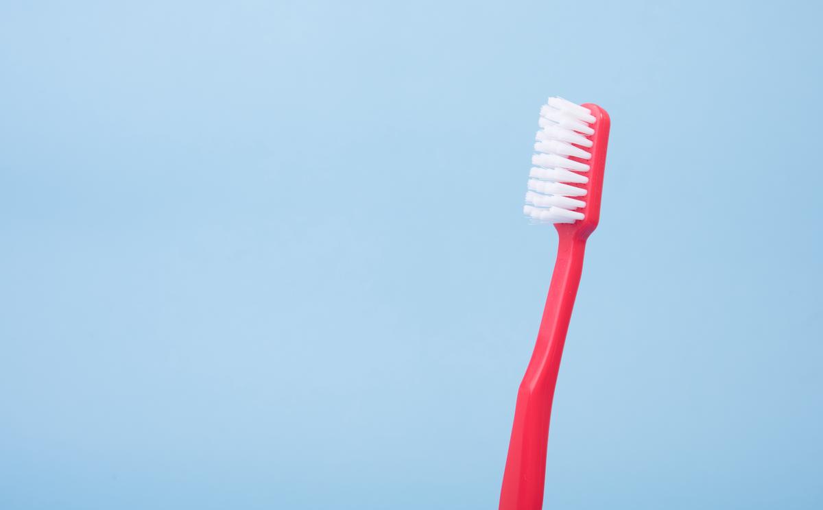 Image depicting healthy teeth and a toothbrush